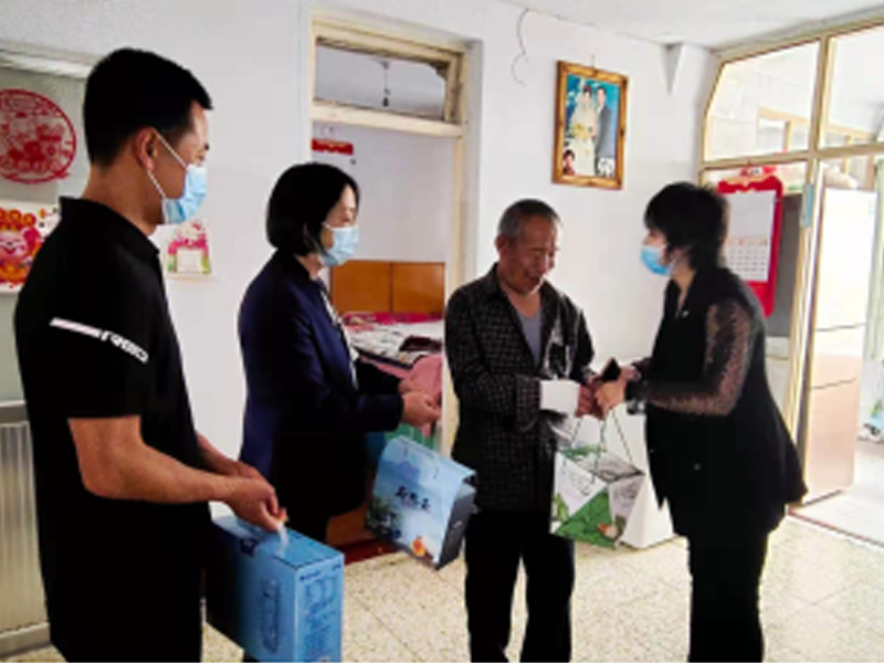 浓浓端午情，慰问老党员